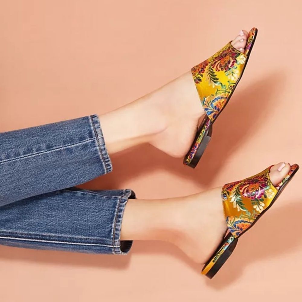 Anthropologie Chio‎ Golden Yellow Brocade Slides Sz 37/US 6